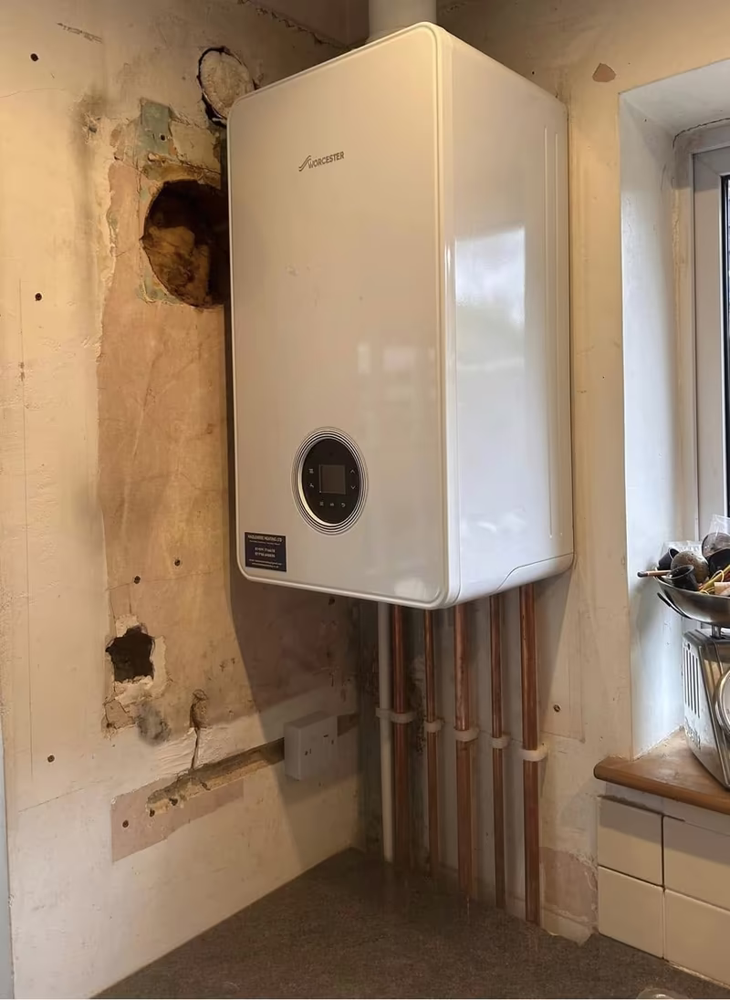 New Worcester boiler on the same corner wall with fresh copper tails run down to the pipework